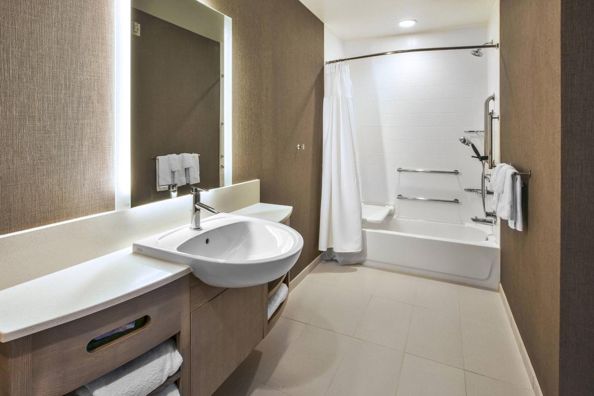 Springhill Suites By Marriott Pittsburgh Butler/Centre City Екстер'єр фото